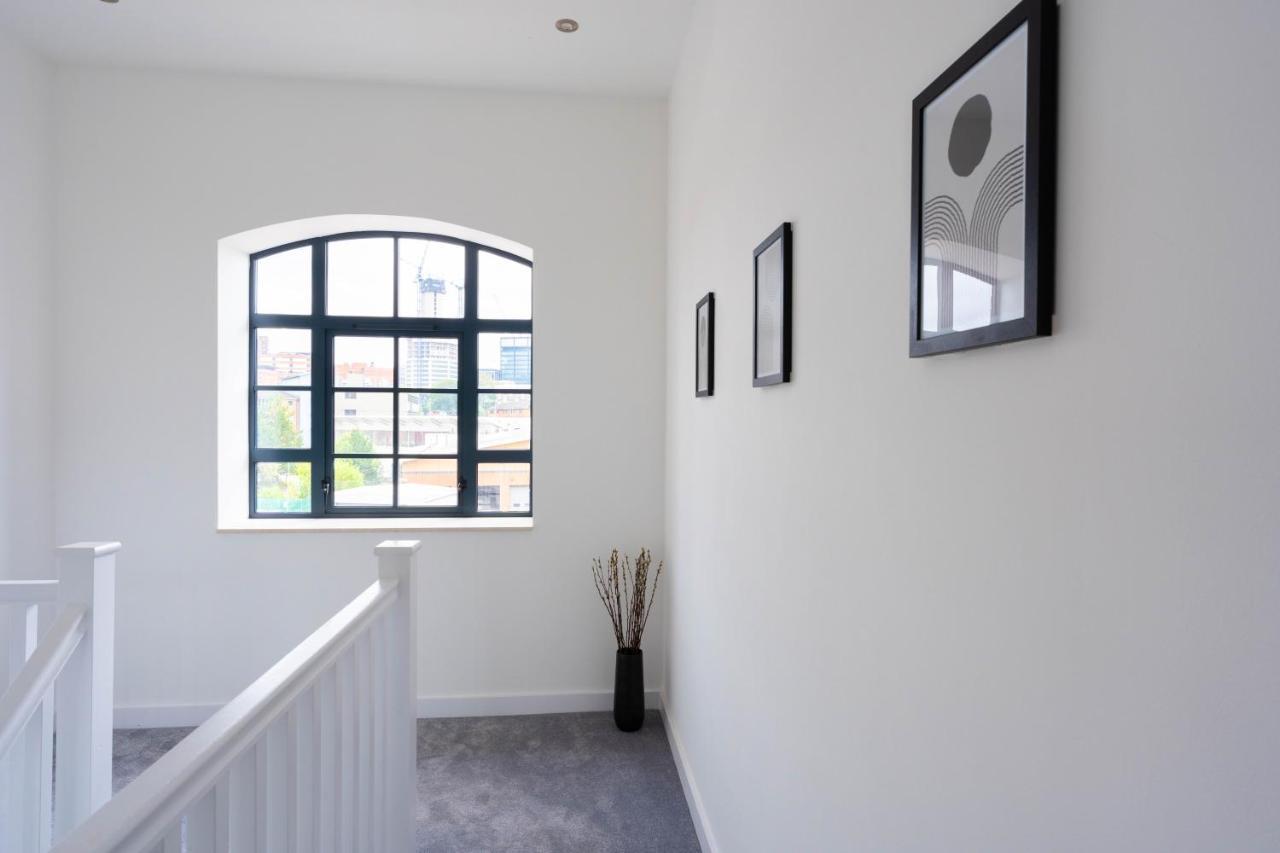 Stunning Townhouse With Pool Table Villa Birmingham Exteriör bild