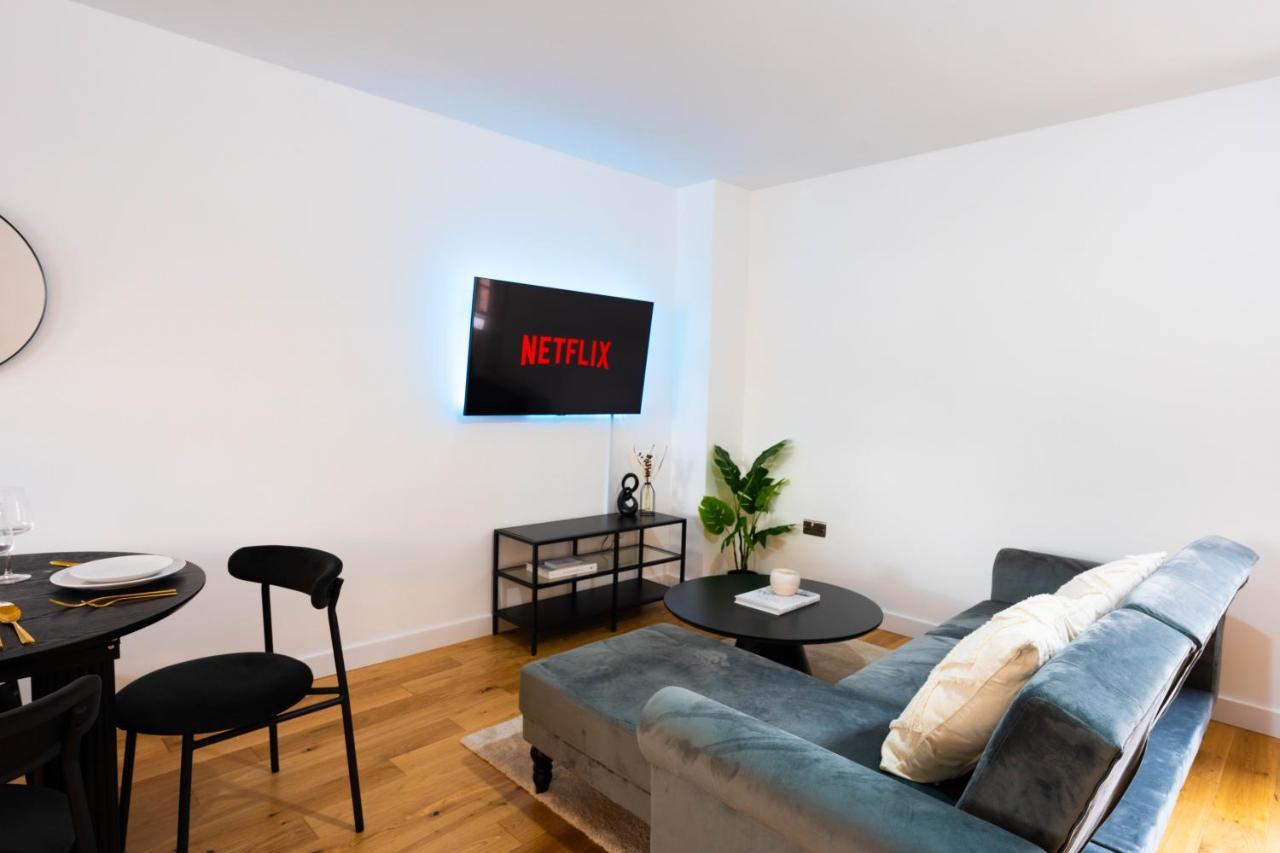 Stunning Townhouse With Pool Table Villa Birmingham Exteriör bild
